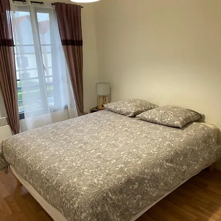 Sur Le Port Apartment