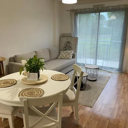 Sur Le Port Apartment